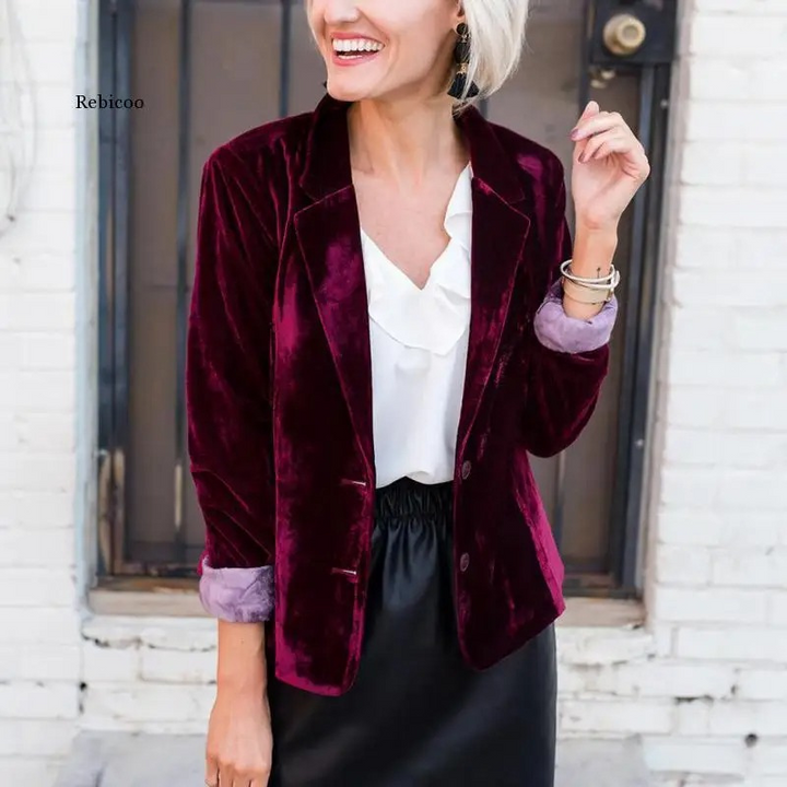Long-sleeved velvet blazer for women - Trendy fashion for any season - Sophisticated look for any occasion