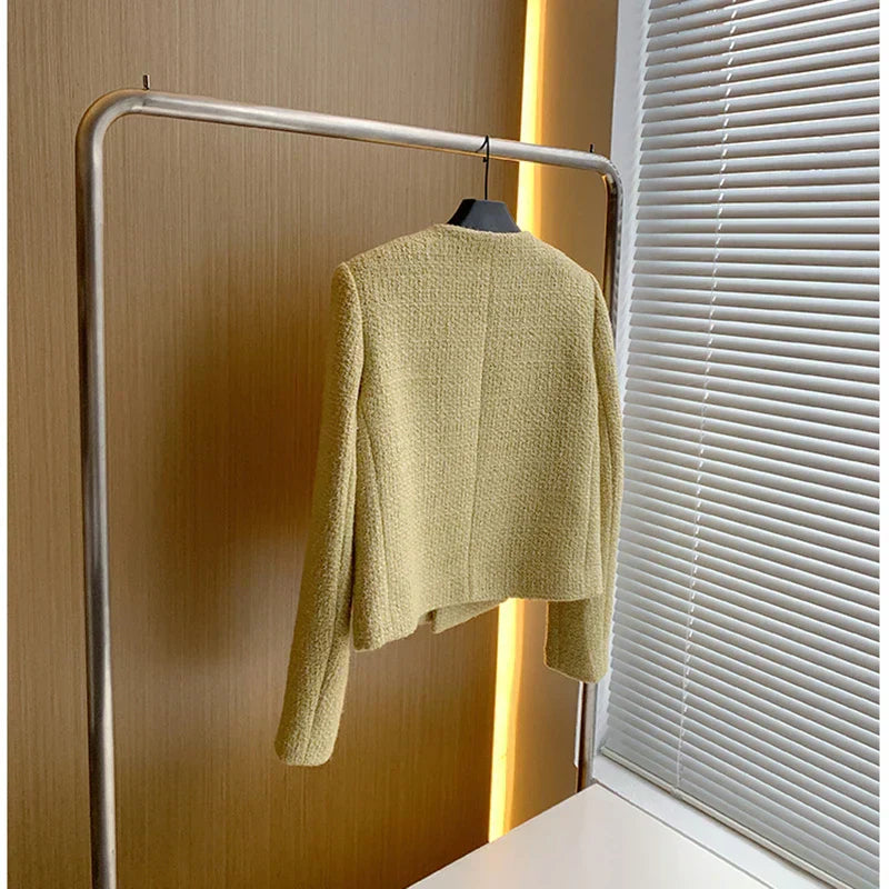 Elegant casual short jacket - Ideal for layering - Lightweight and breathable material