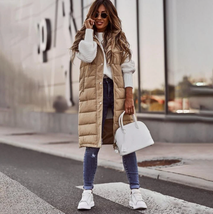 Sleeveless women's coat in long length - Stylish design for modern women - Cozy and warm for winter