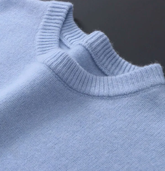 OSCAR - WARM CASHMERE-LIKE SWEATER