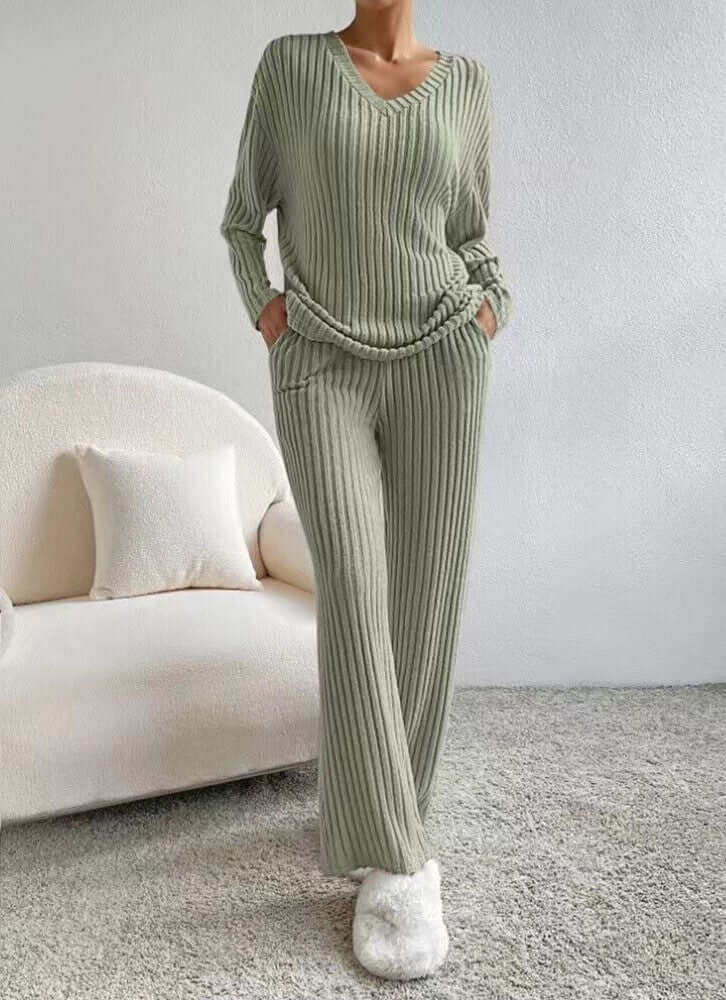 Lucia™ - Knitted trousers and jumper for women